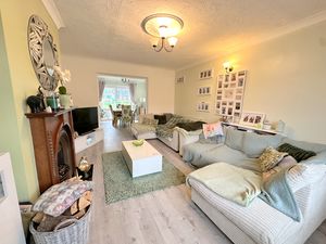 Cartlodge Avenue- click for photo gallery